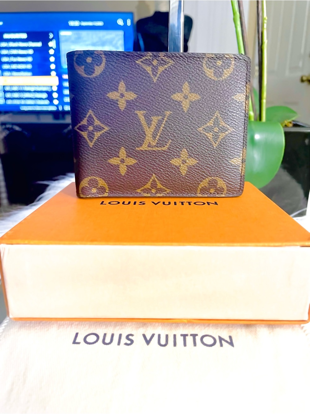 Louis Vuitton Monogram Canvas Wallet unisex